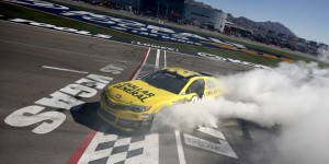 NASCAR_NSCS_KOBALT400_Matt_Kenseth_Win_Burnout_031013-660x330