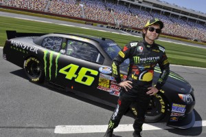 valentino-rossi-prova-la-toyota-della-nascar-nationwide-series-a-charlotte-23145