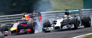 ricciardo passa hamilton