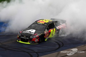 nascar-cup-michigan-ii-2014-jeff-gordon-celebrates