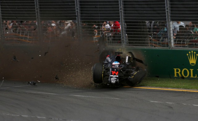 alonso incidente gp australia 2016